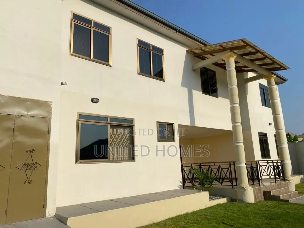 9bdrm Apartment in Kasoa for sale