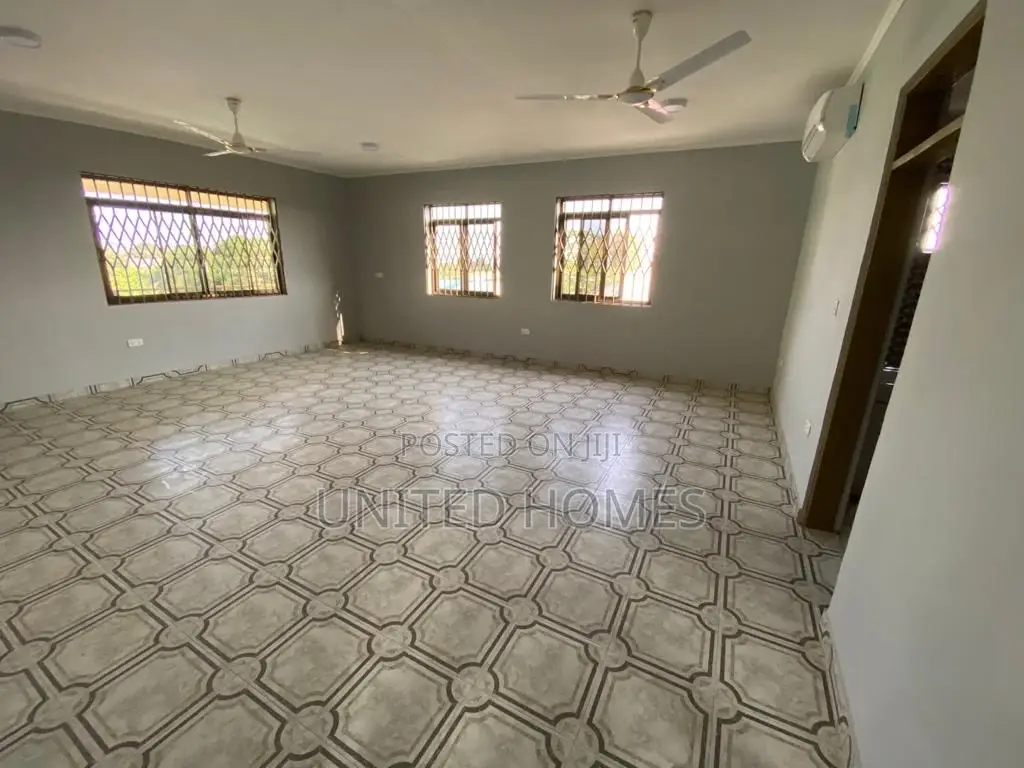 9bdrm Apartment in Kasoa for sale