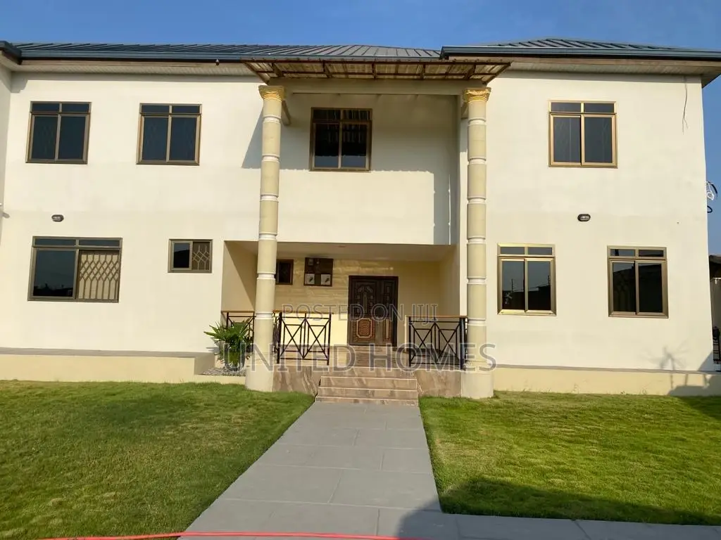 9bdrm Apartment in Kasoa for sale