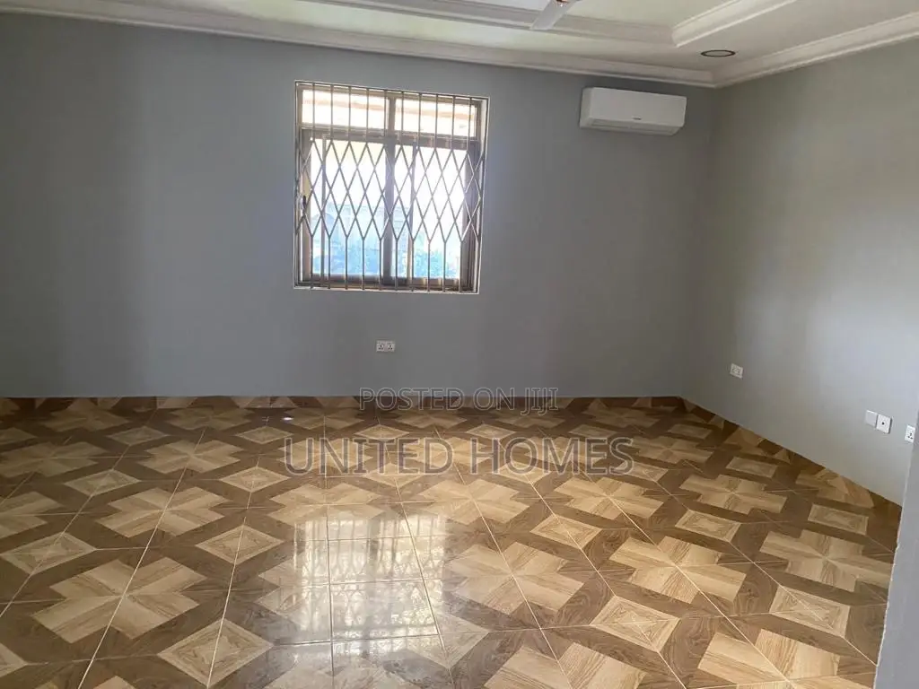 9bdrm Apartment in Kasoa for sale