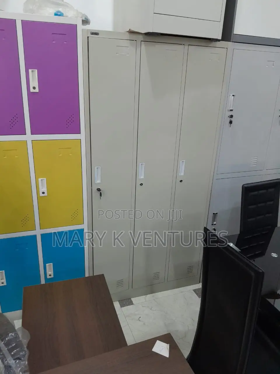 3 Doors Lockers