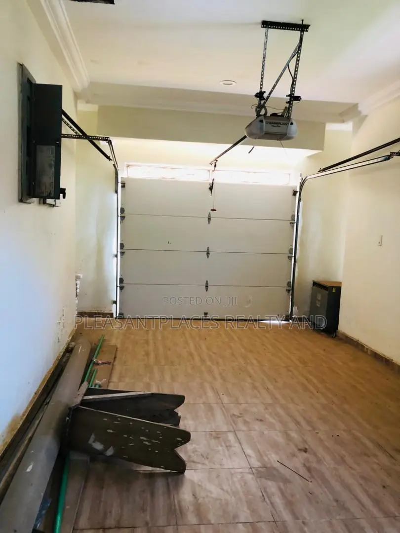 5bdrm Duplex in Pleasantplaces, Ashomang Estate for rent