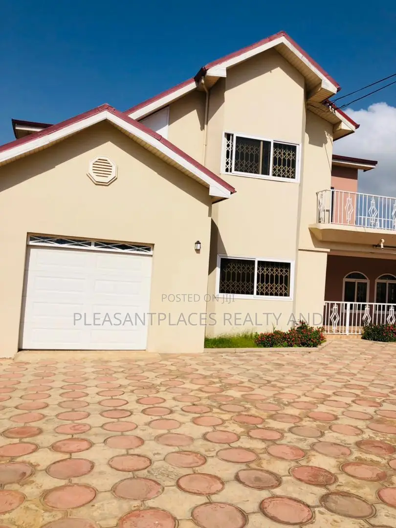 5bdrm Duplex in Pleasantplaces, Ashomang Estate for rent
