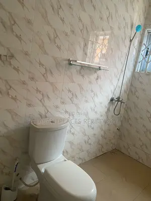 5bdrm House in Pleasantplaces, Pokuase for rent