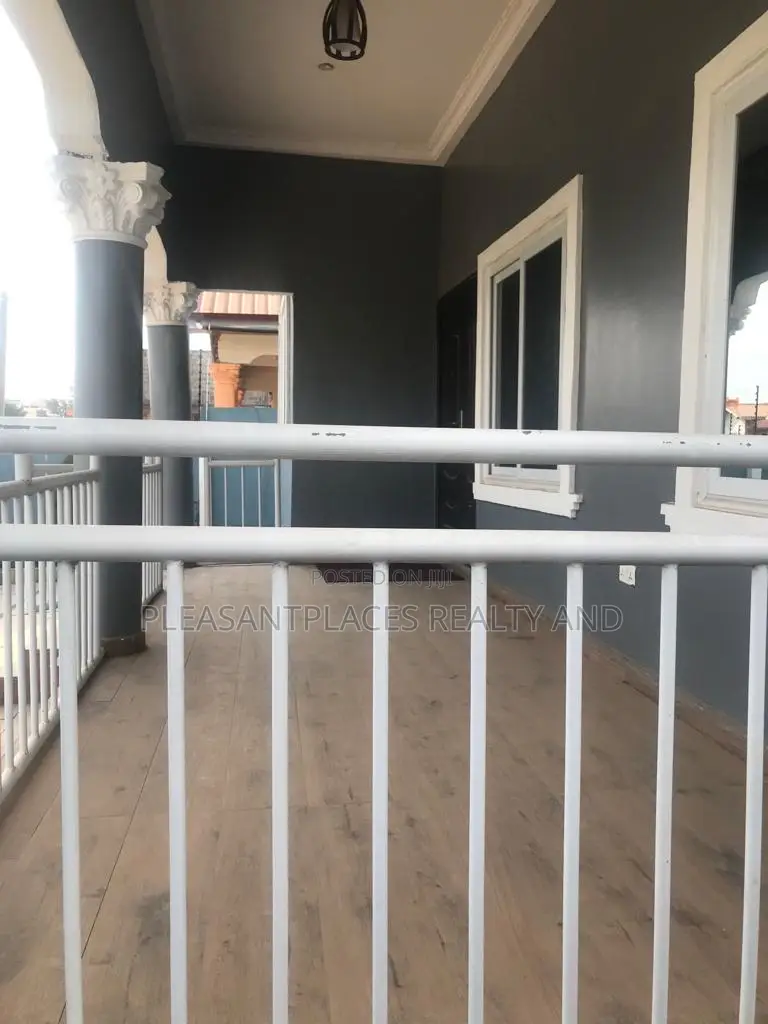 5bdrm House in Pleasantplaces, Pokuase for rent