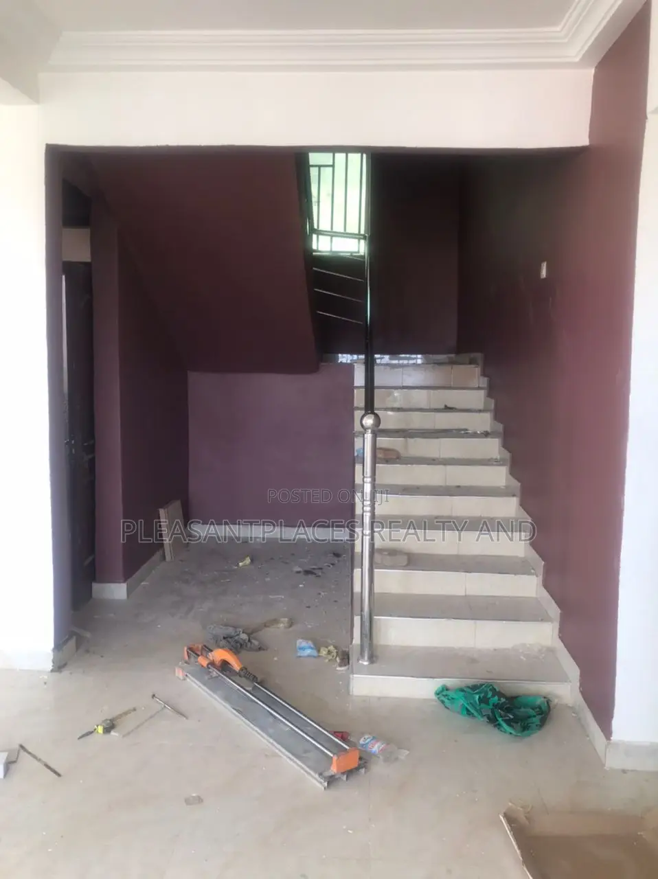 5bdrm Duplex in Pleasantplaces, Taifa-Burkina for rent