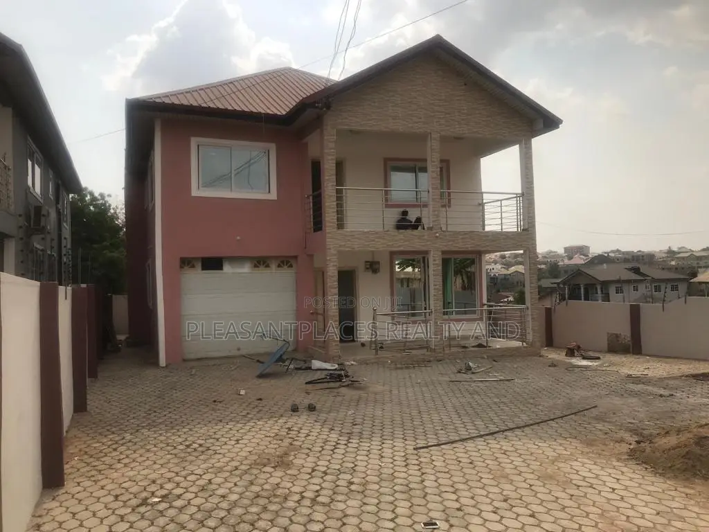 5bdrm Duplex in Pleasantplaces, Taifa-Burkina for rent