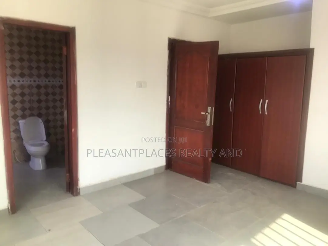 5bdrm Duplex in Pleasantplaces, Taifa-Burkina for rent