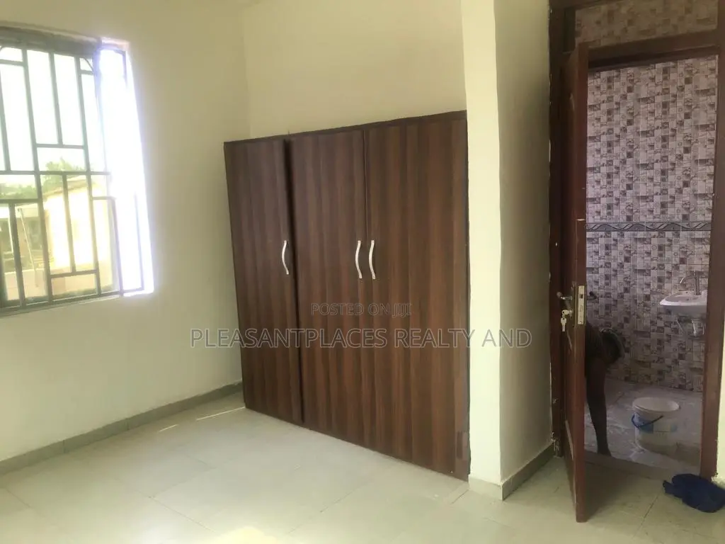 5bdrm Duplex in Pleasantplaces, Taifa-Burkina for rent