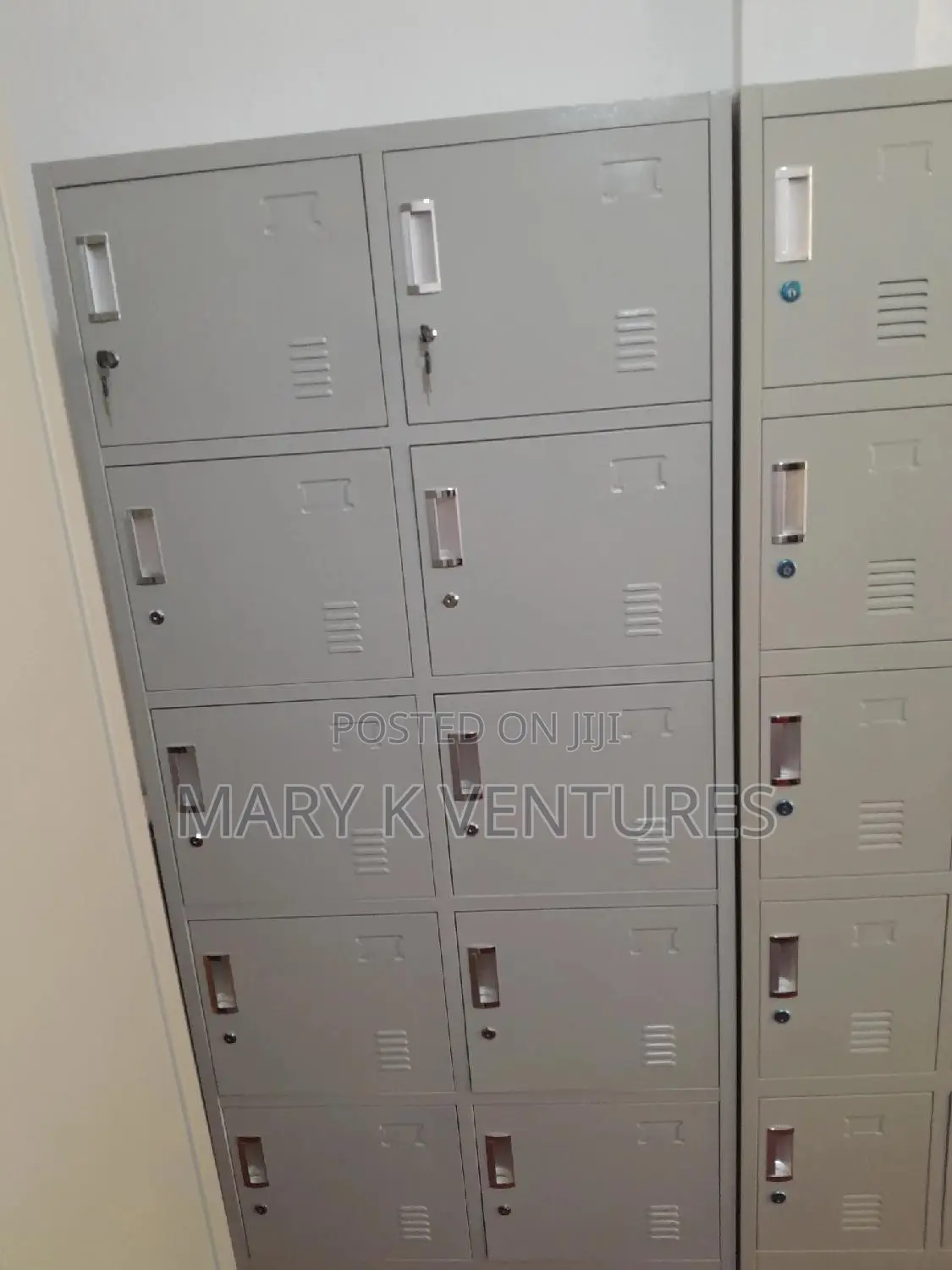 10 Doors Lockers