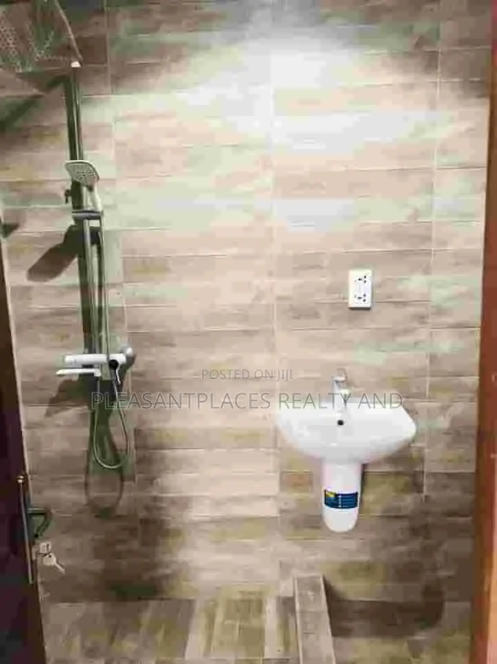 2bdrm Duplex in Pleasantplaces, Madina for rent