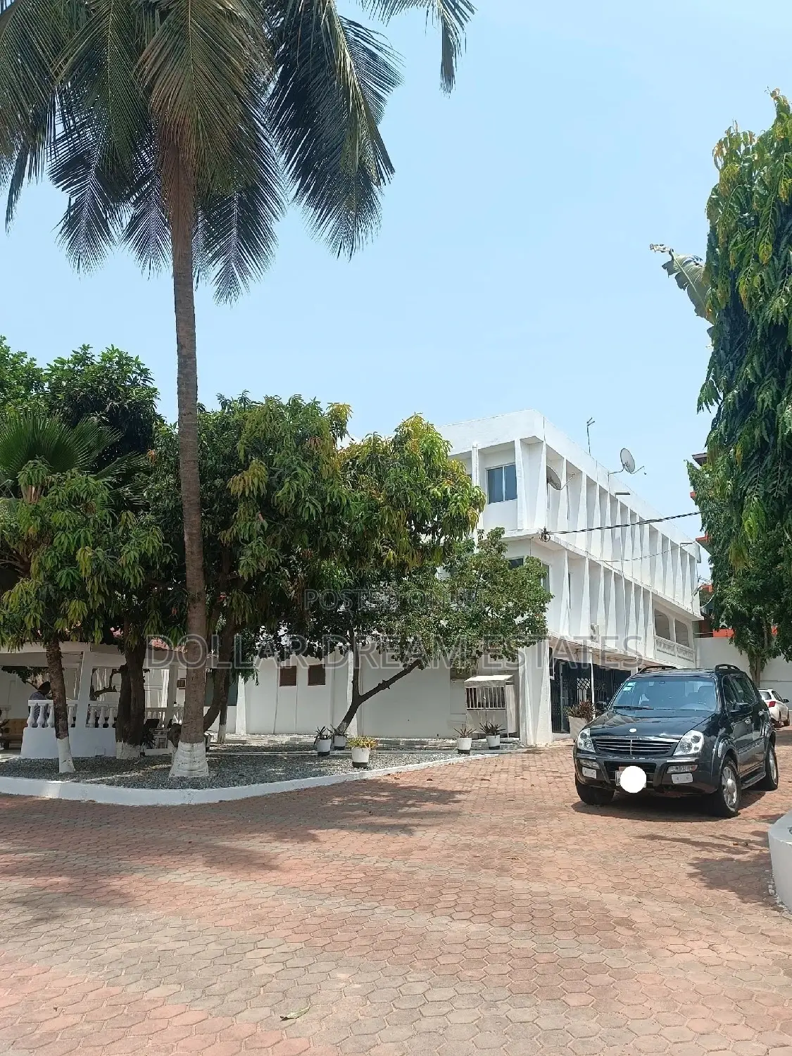 18bdrm House in Kwashieman for sale