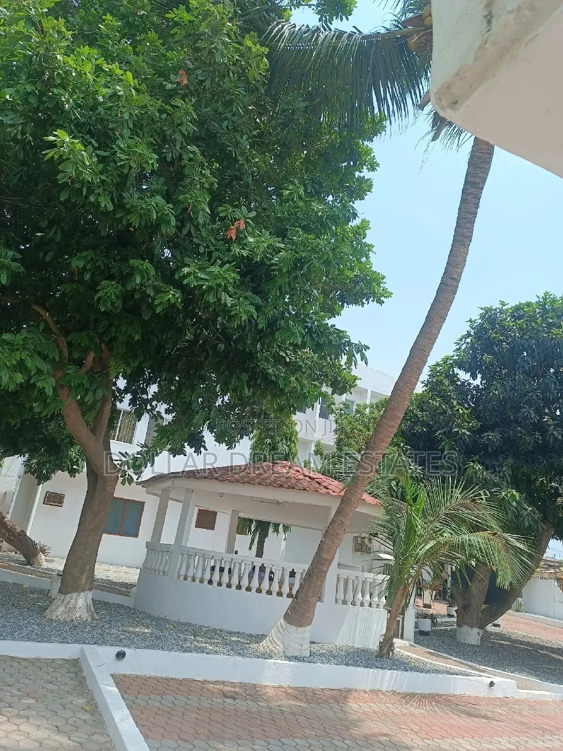 18bdrm House in Kwashieman for sale