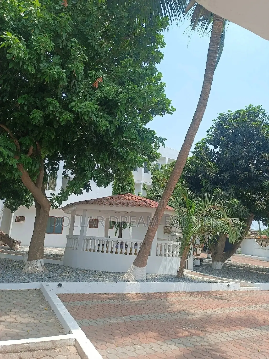 18bdrm House in Kwashieman for sale