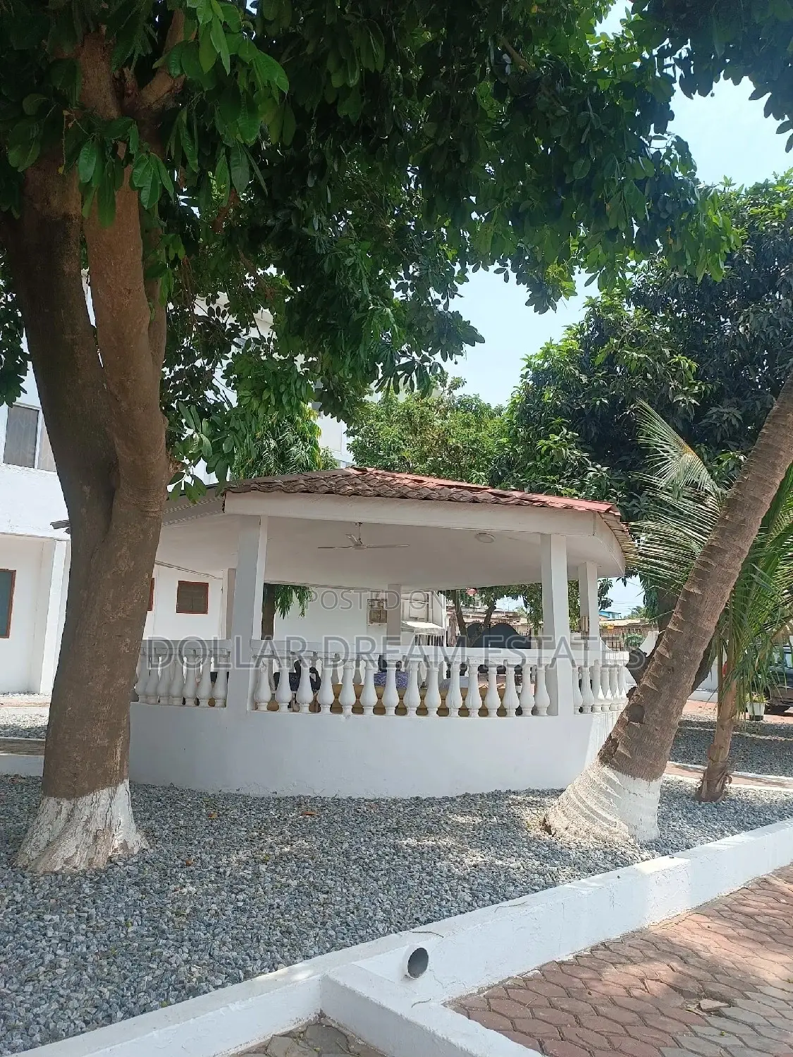 18bdrm House in Kwashieman for sale