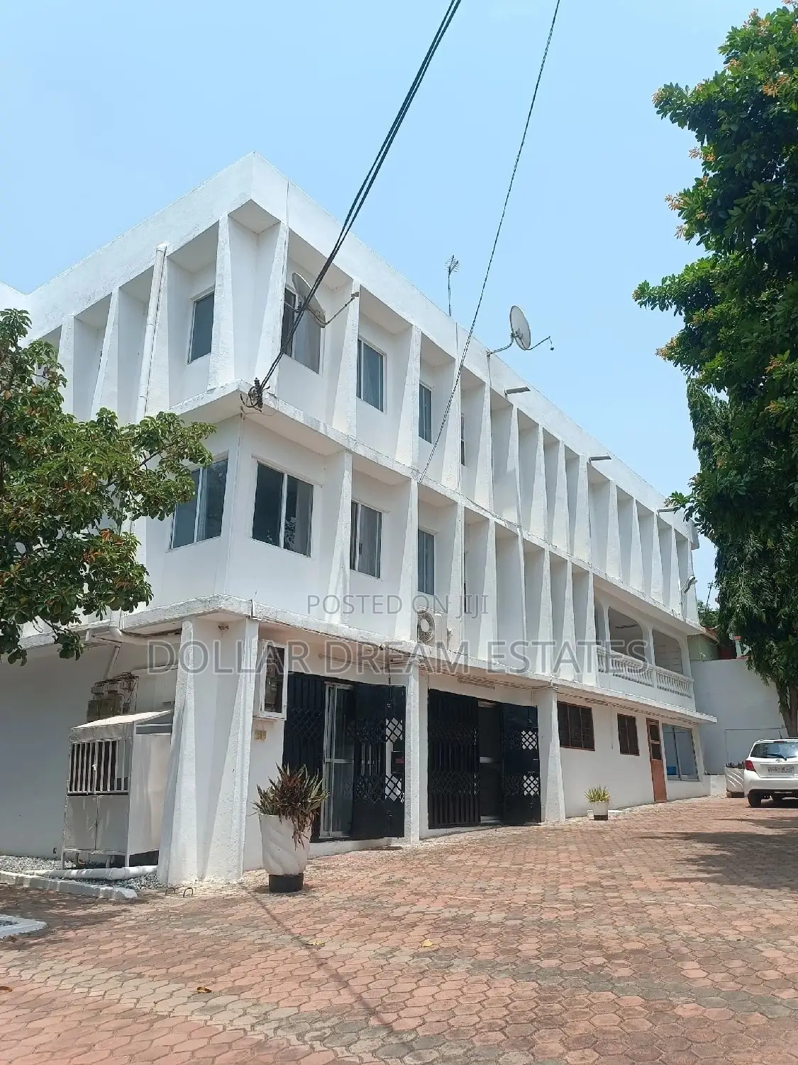 18bdrm House in Kwashieman for sale