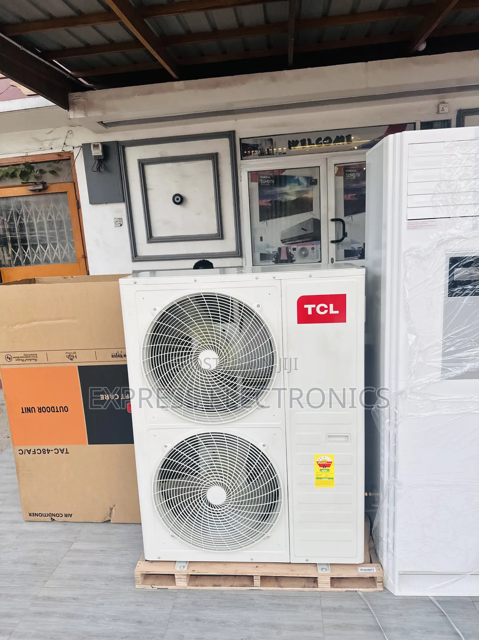 Floor Standing Air Conditioner Nasco 5hp White. 