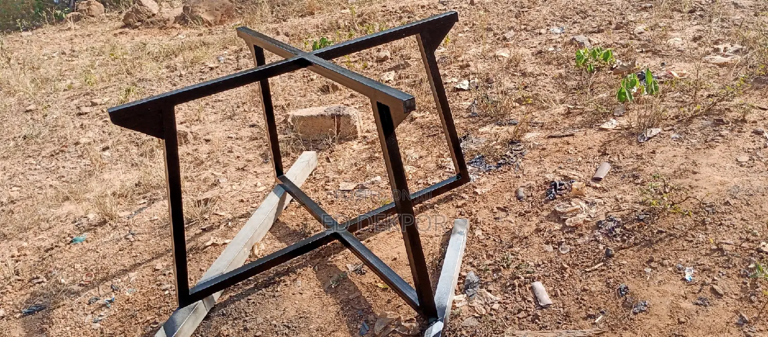 Metal and Wooding Table
