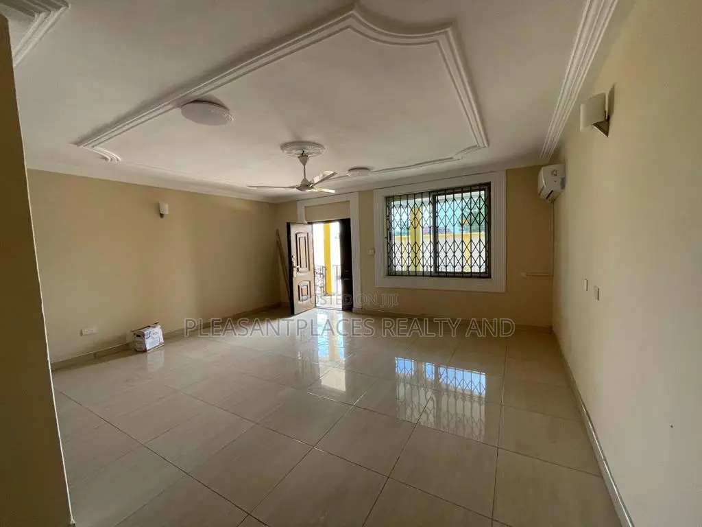 3bdrm Apartment in Pleasantplaces, East Legon for rent