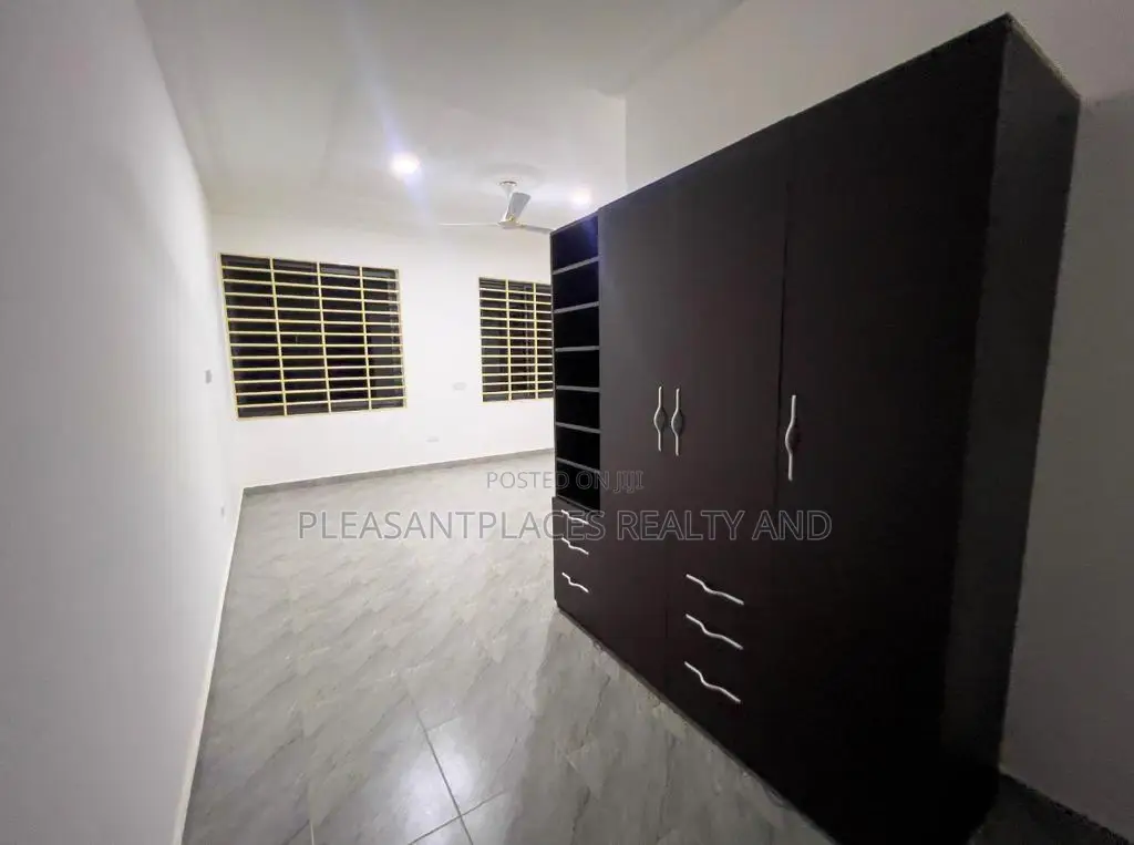 4bdrm Duplex in Pleasantplaces, Oyarifa for rent