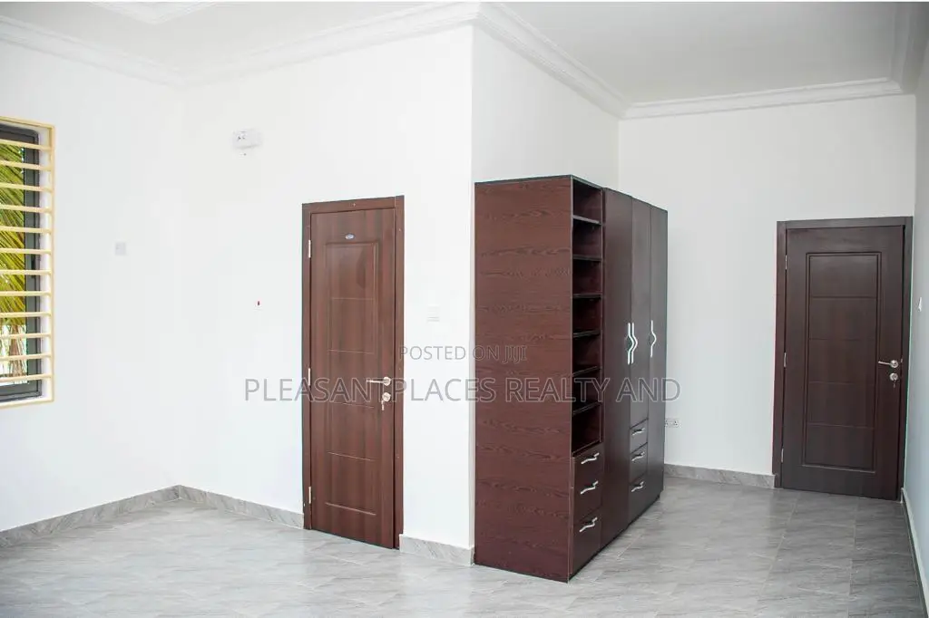 4bdrm Duplex in Pleasantplaces, Oyarifa for rent