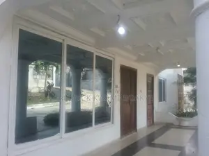 8bdrm House in Brother K Estate, Kumasi Metropolitan for sale
