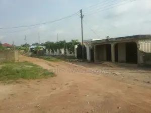 8bdrm House in Brother K Estate, Kumasi Metropolitan for sale