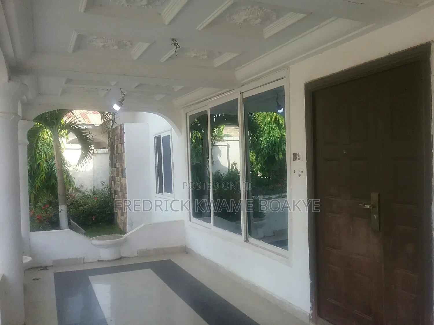 8bdrm House in Brother K Estate, Kumasi Metropolitan for sale