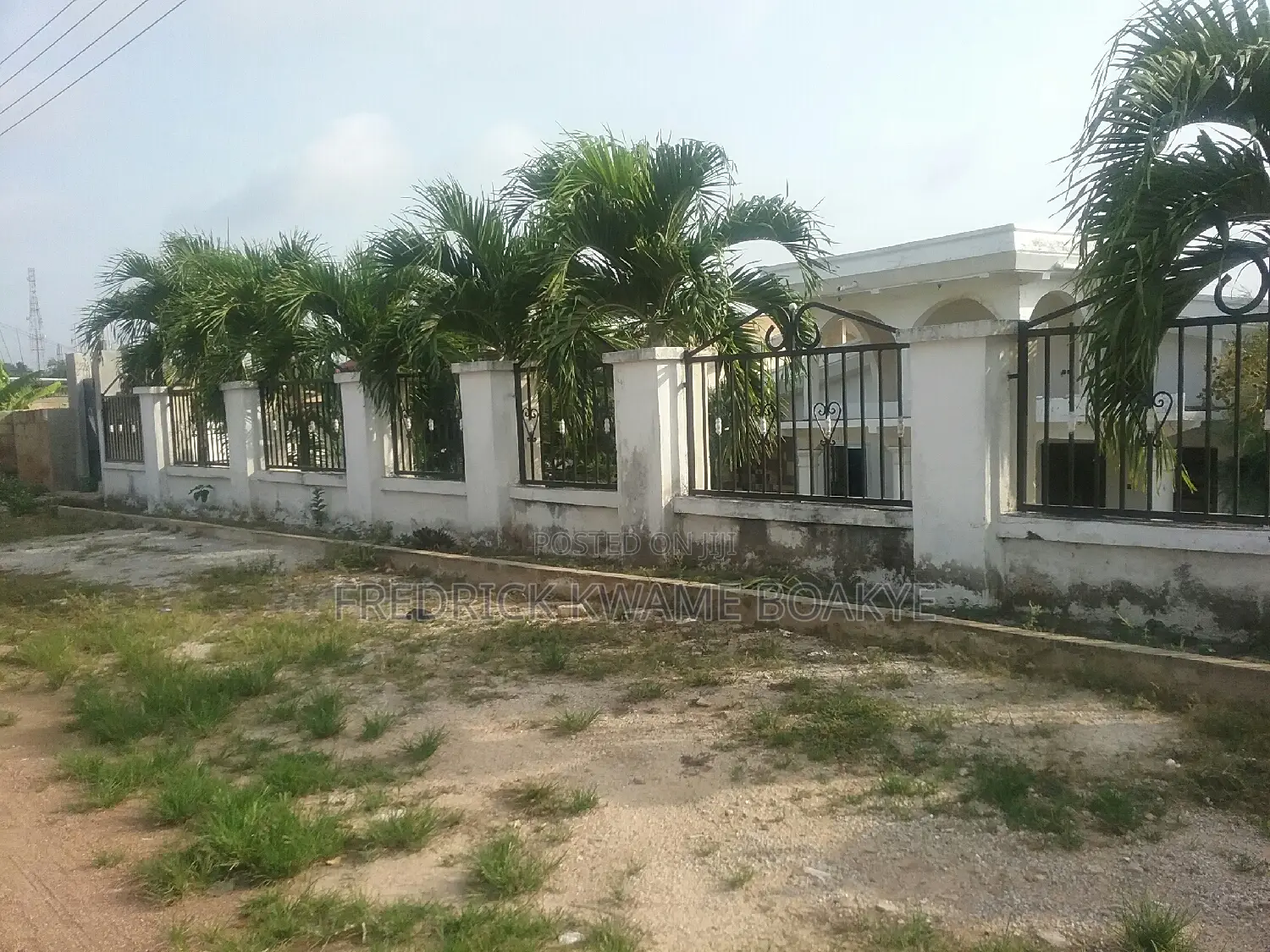 8bdrm House in Brother K Estate, Kumasi Metropolitan for sale