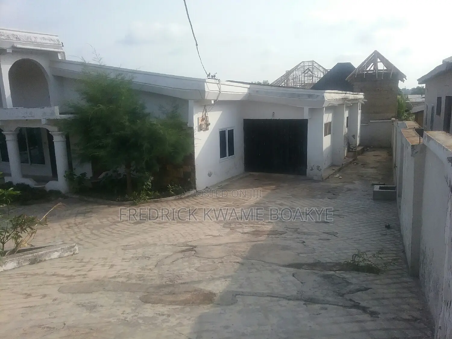 8bdrm House in Brother K Estate, Kumasi Metropolitan for sale
