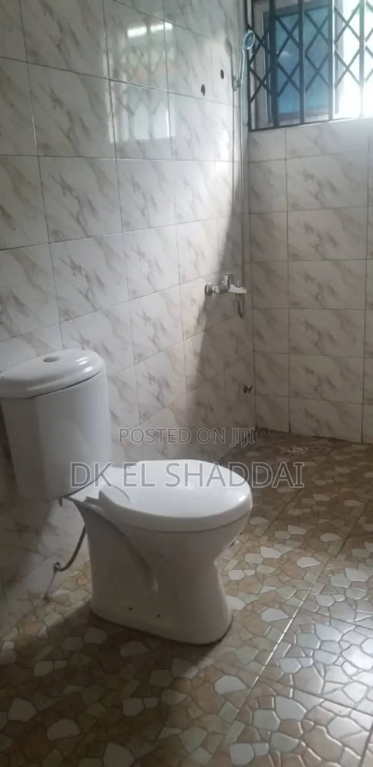 5bdrm House in Pokuase for rent