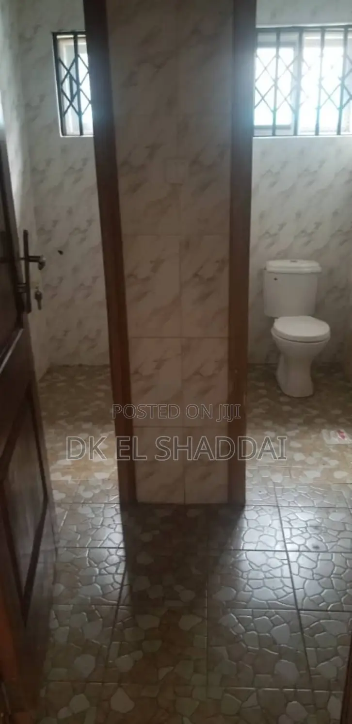 5bdrm House in Pokuase for rent