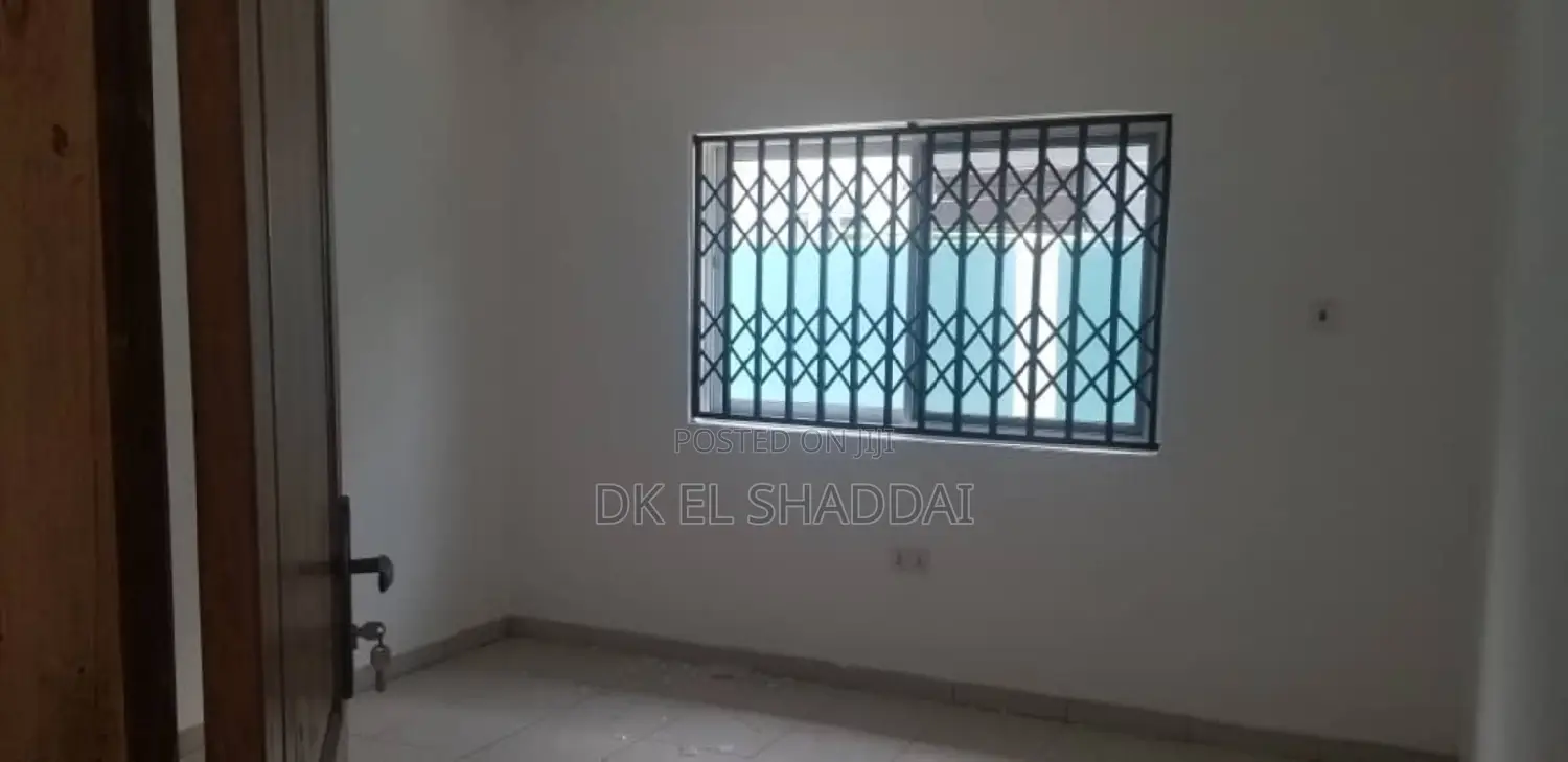 5bdrm House in Pokuase for rent