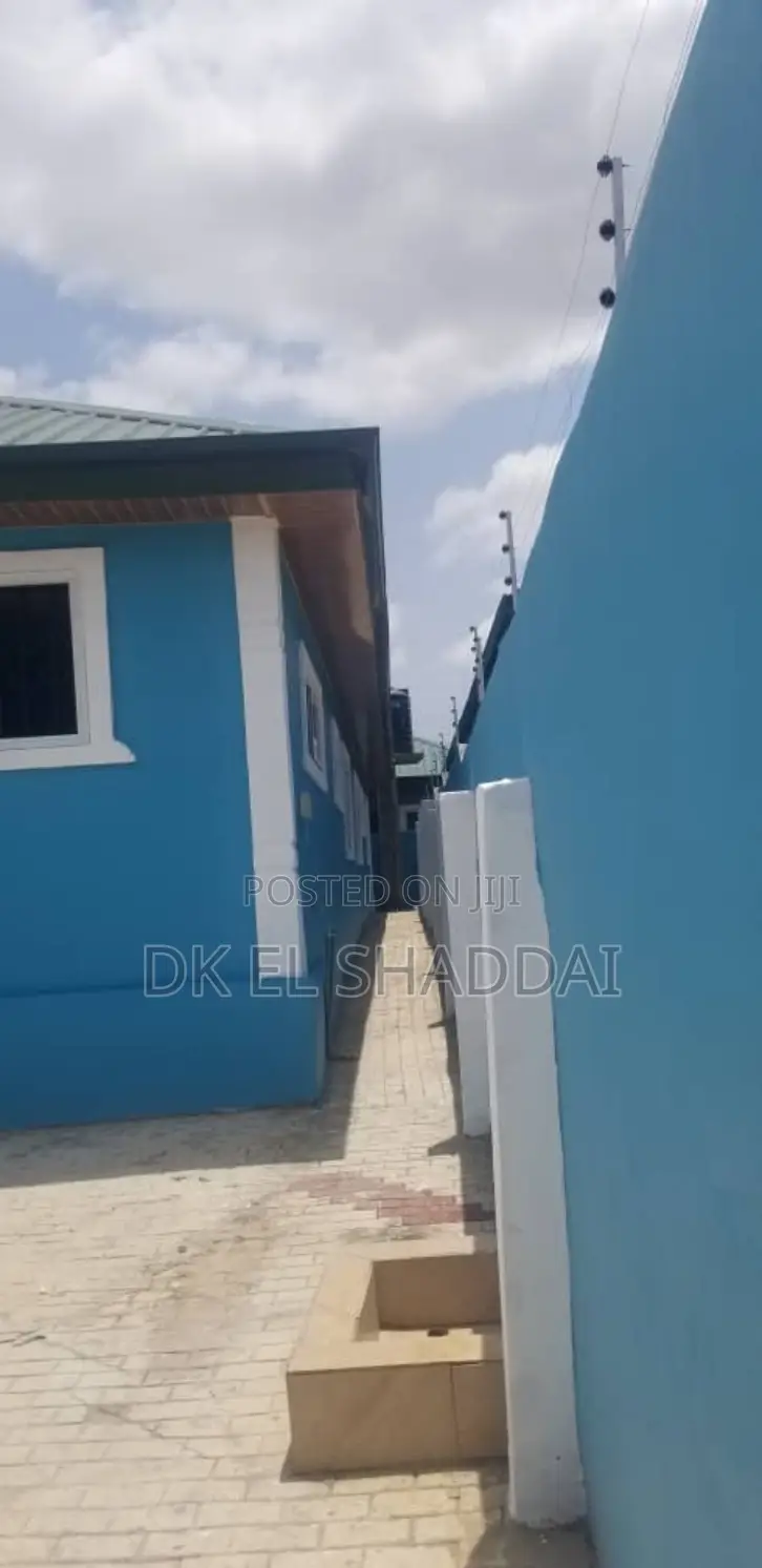 5bdrm House in Pokuase for rent