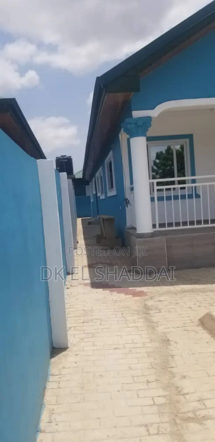 5bdrm House in Pokuase for rent