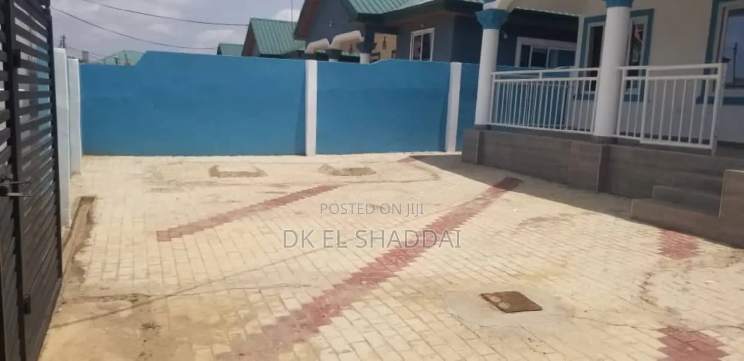 5bdrm House in Pokuase for rent