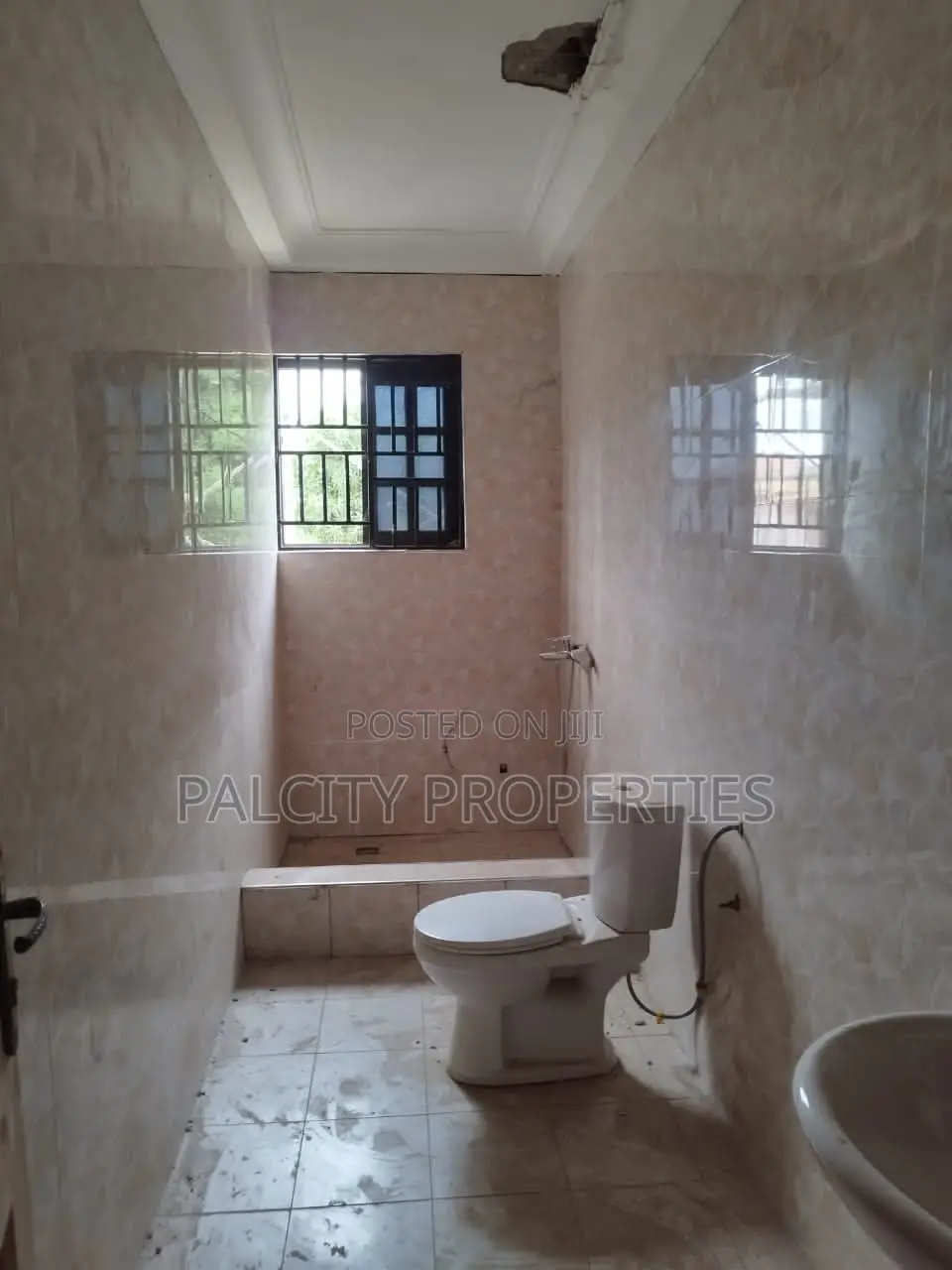 2bdrm Apartment in Atasemanso, Kumasi Metropolitan for rent