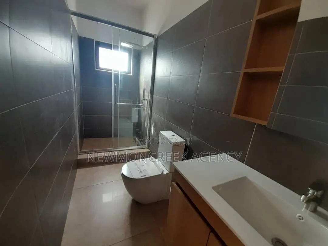 4bdrm Duplex in Oyarifa Road, Accra Metropolitan for sale
