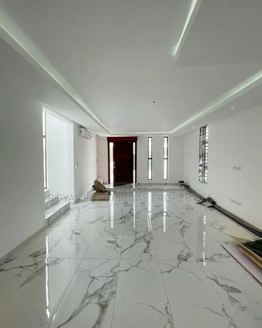 4bdrm House in Royal Footprints, Lake Side Estate for sale