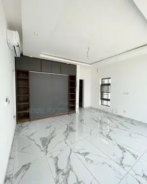 4bdrm House in Royal Footprints, Lake Side Estate for sale