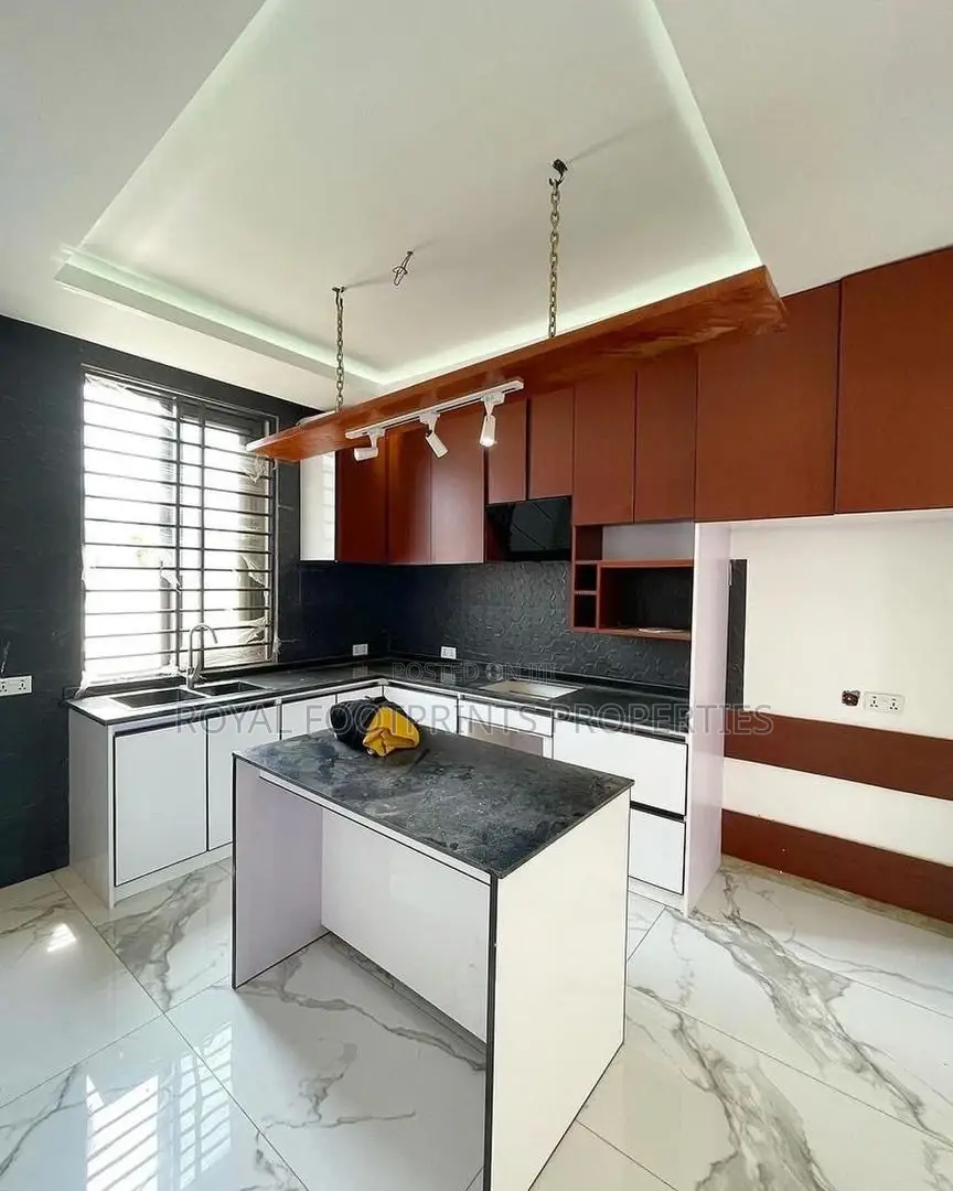 4bdrm House in Royal Footprints, Lake Side Estate for sale