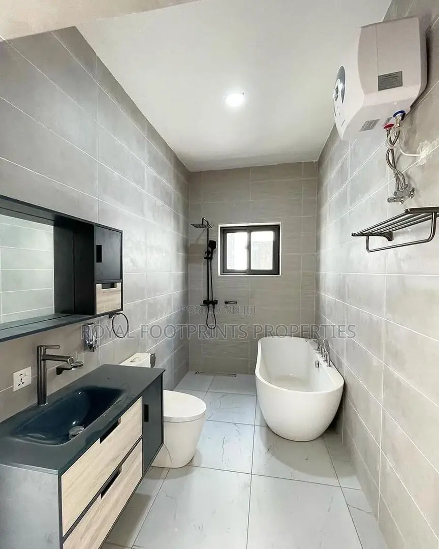 4bdrm House in Royal Footprints, Lake Side Estate for sale