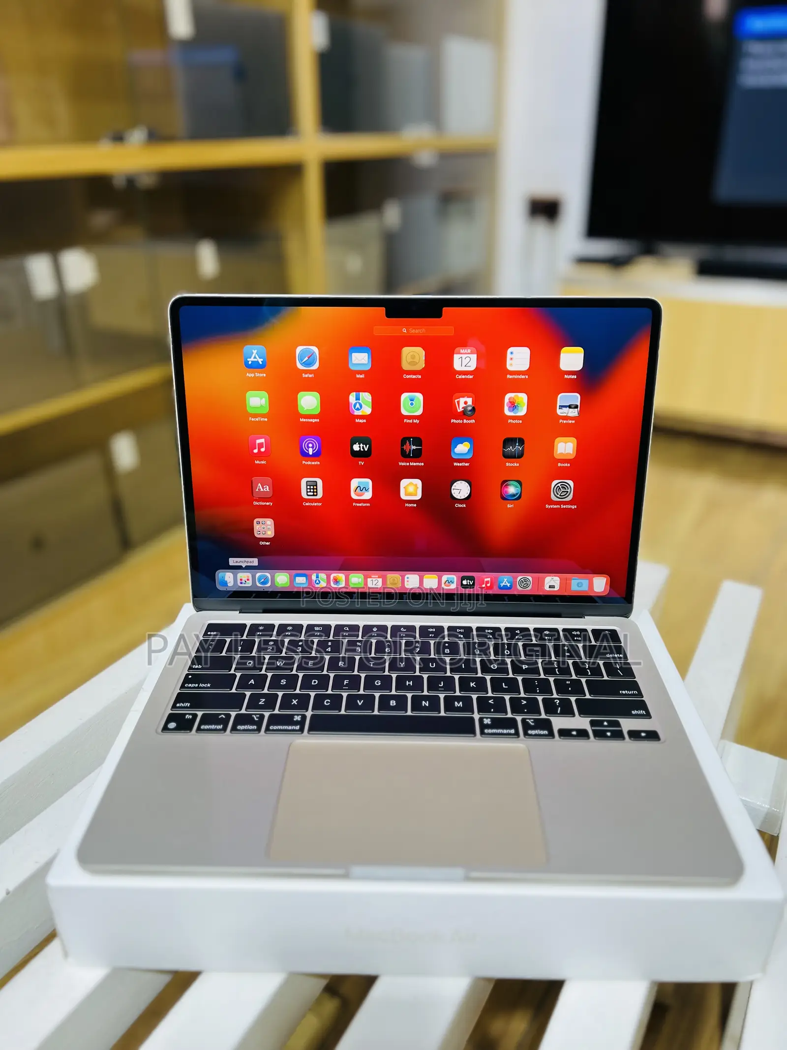 New Laptop Apple MacBook Air 2022 M2 8GB Apple M2 SSD 256GB
