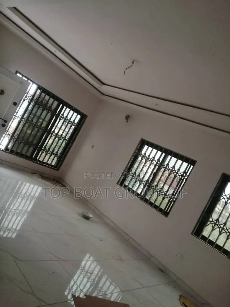 Furnished 6bdrm House in Top Boat Estate, Kumasi Metropolitan for sale