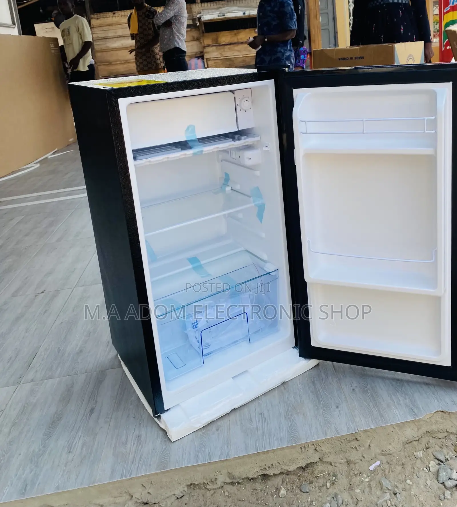 Authentic Pearl PF-109 Electric Table Top Fridge(Black).