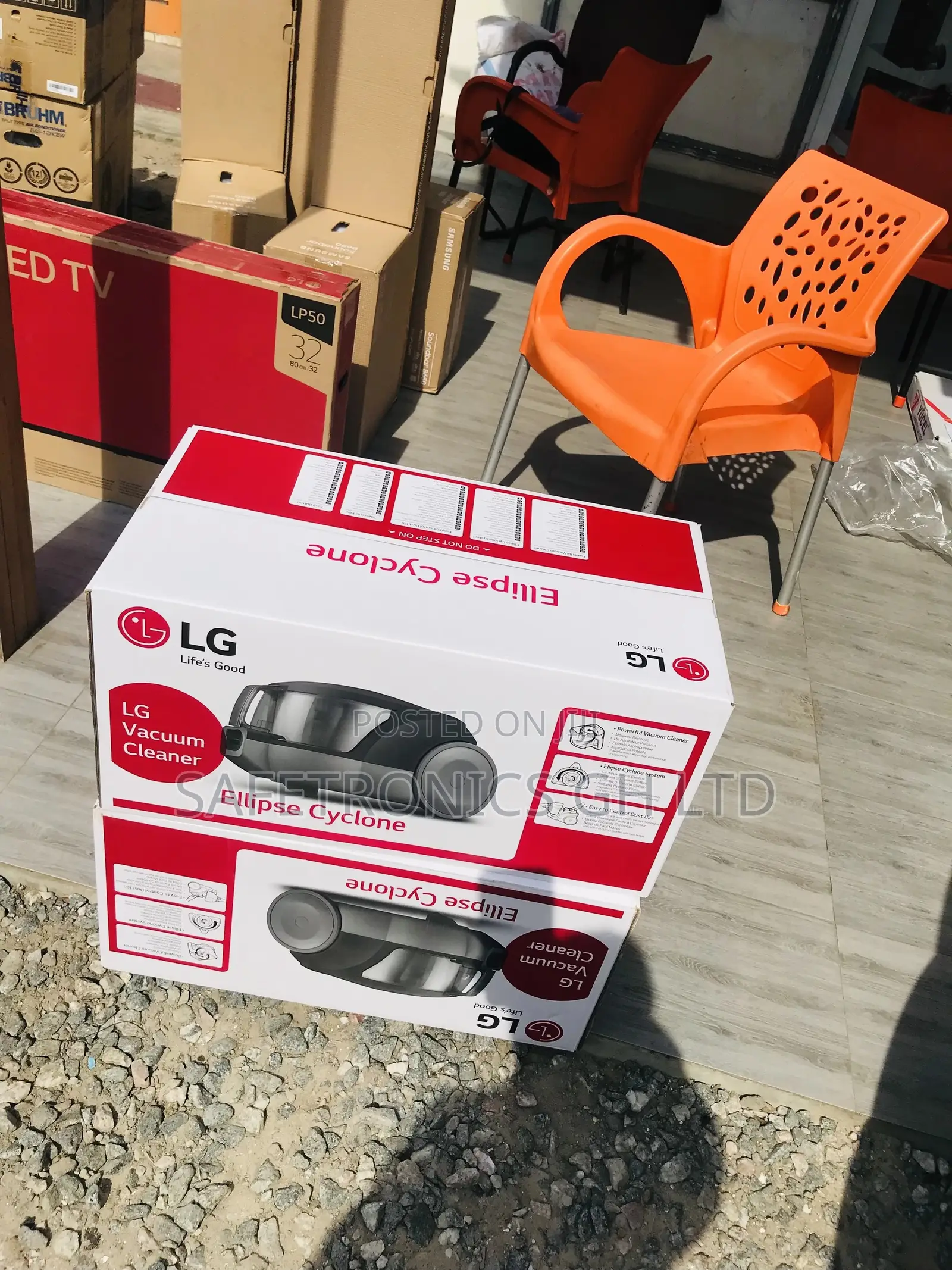 LG Black/Red Electric Vc5420nntr 2000W Vacuum Cleaner