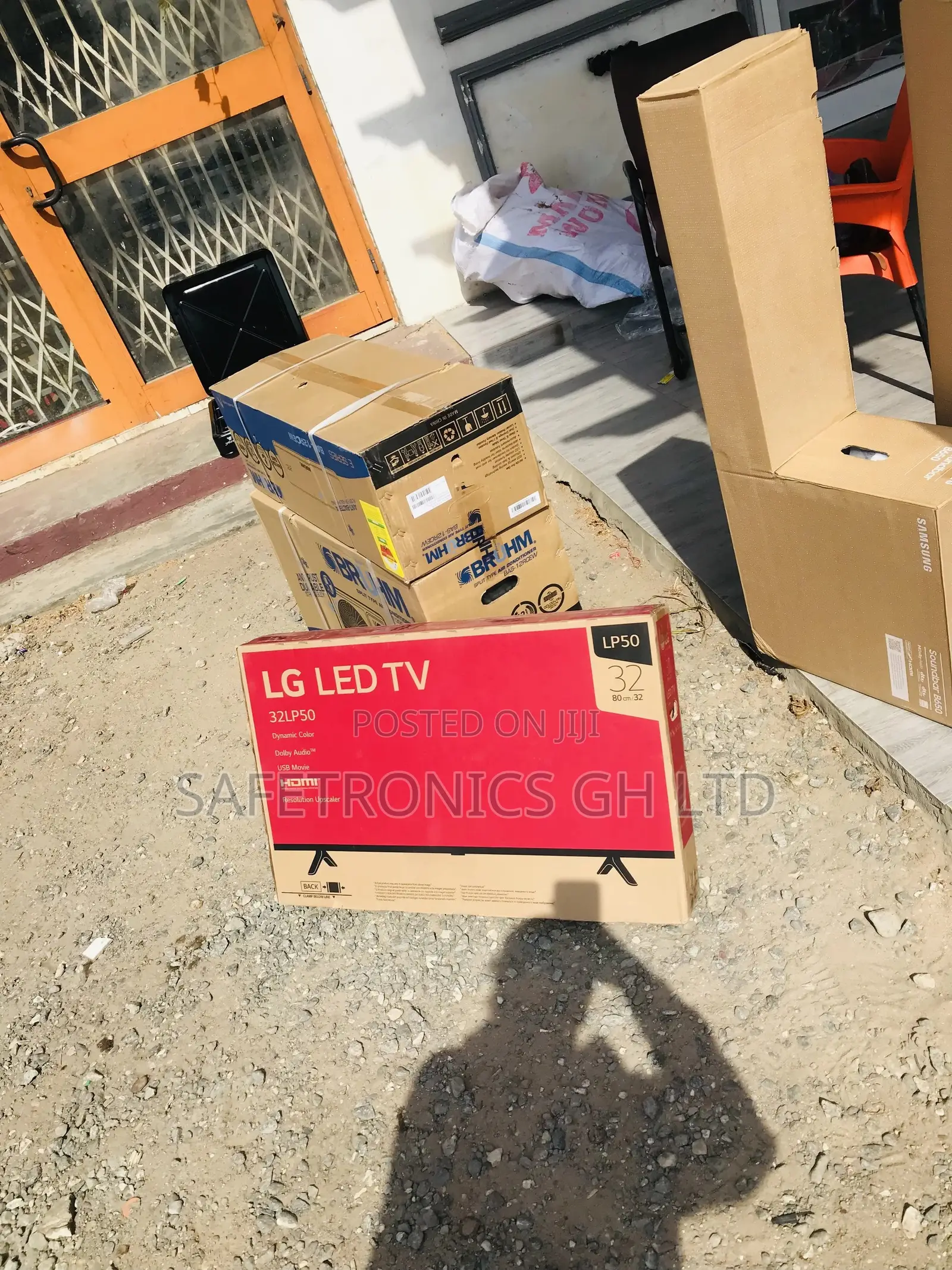 Glossy Black Electric 32 Inches Led Smart LP50 LG Tv