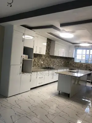 5bdrm Duplex in Pleasantplaces, Accra Metropolitan for sale