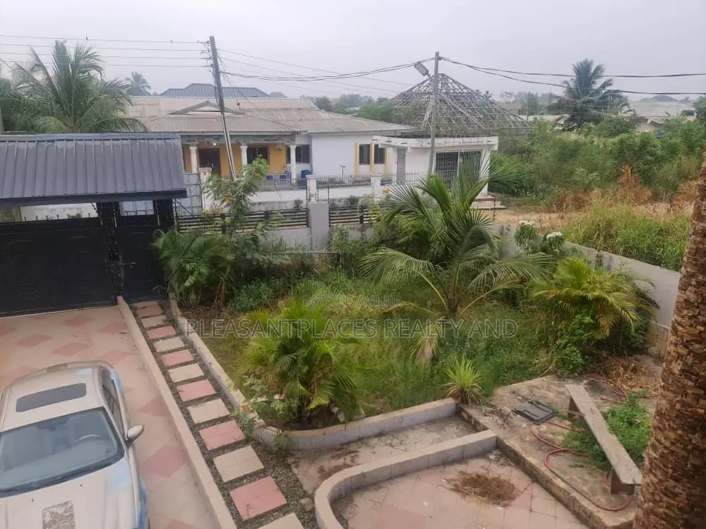 5bdrm Duplex in Pleasantplaces, Accra Metropolitan for sale