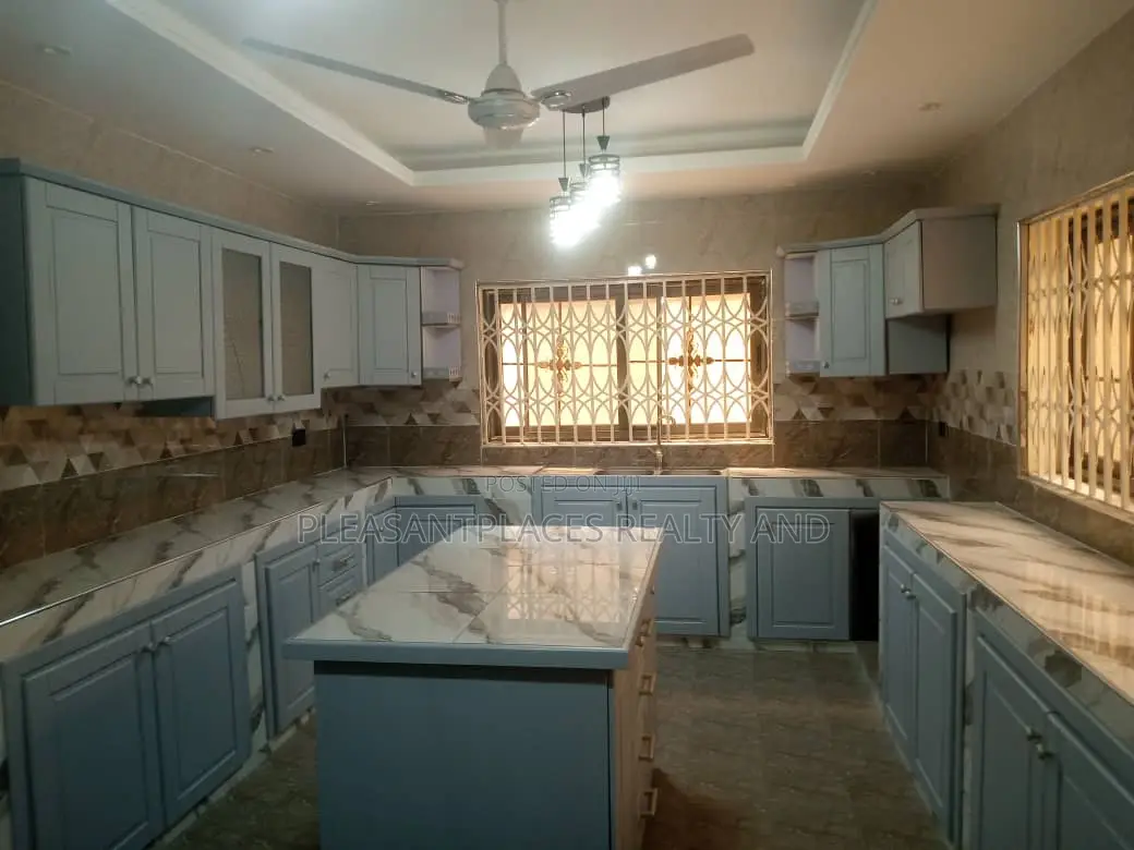 7bdrm Duplex in Pleasantplaces, Achimota for rent